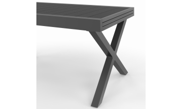 Table de jardin extensible en polywood gris anthracite et pieds croisés 135-270cm Table de jardin extensible en polywood gris anthracite et pieds croisés 135-270cm